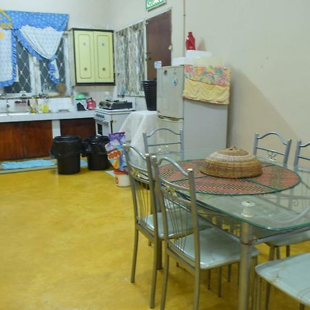 קוטה בארו Teratak Ibunda Guest House מראה חיצוני תמונה