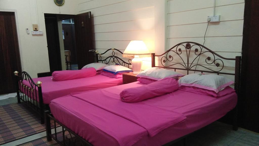 קוטה בארו Teratak Ibunda Guest House מראה חיצוני תמונה
