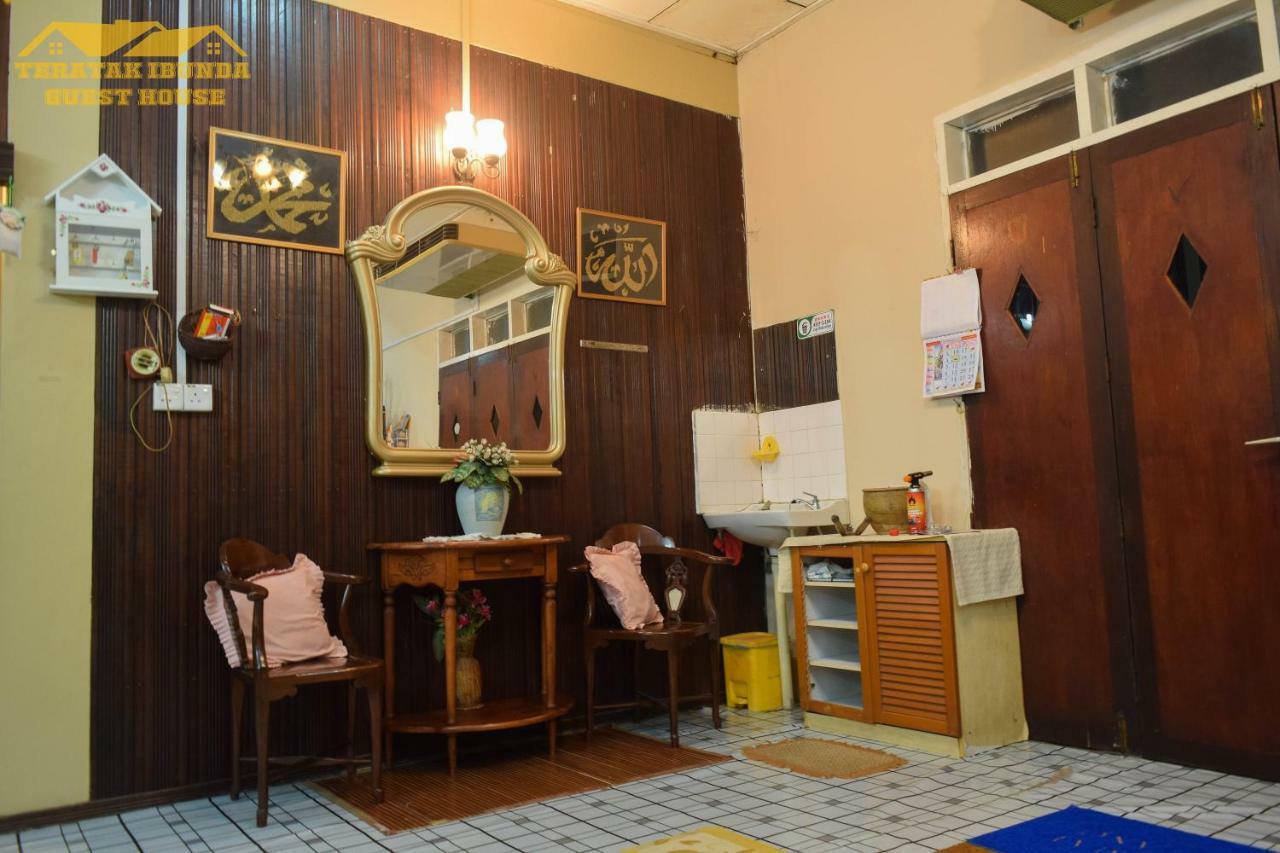 קוטה בארו Teratak Ibunda Guest House מראה חיצוני תמונה