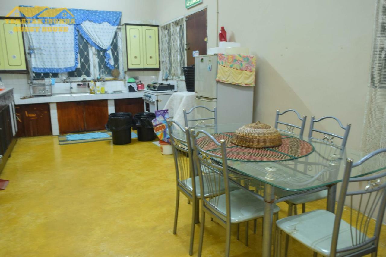 קוטה בארו Teratak Ibunda Guest House מראה חיצוני תמונה
